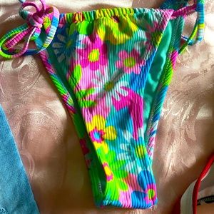 bikini bottoms / bathing suit bottoms